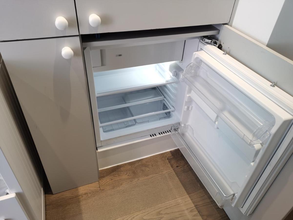 City Prime Apartments London Exteriör bild A built-in freezer