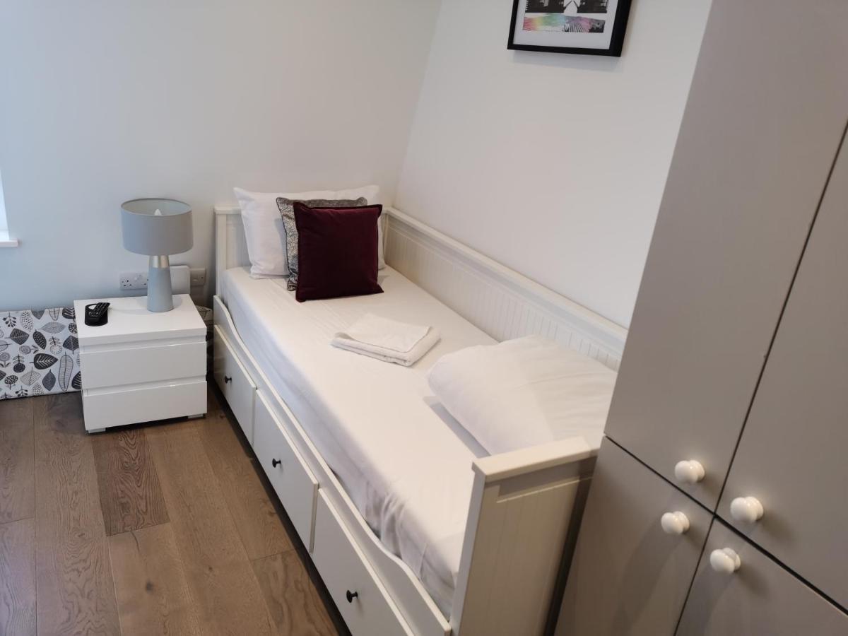 City Prime Apartments London Exteriör bild A single bed