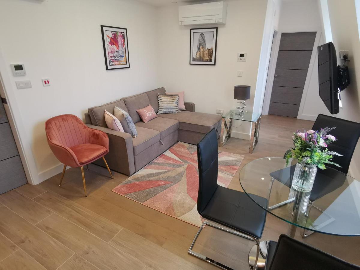 City Prime Apartments London Exteriör bild A living room in a serviced apartment in London