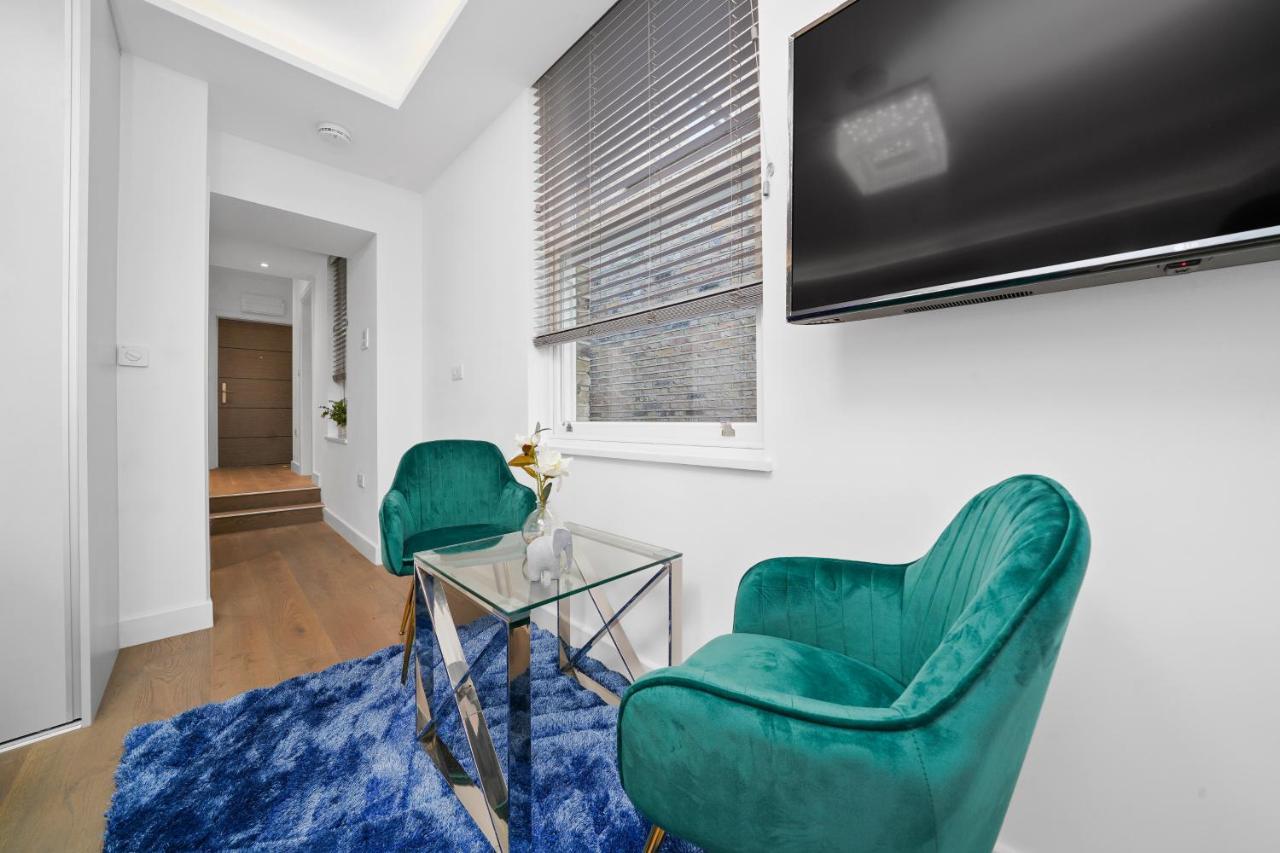 City Prime Apartments London Exteriör bild A staged photo of a living room