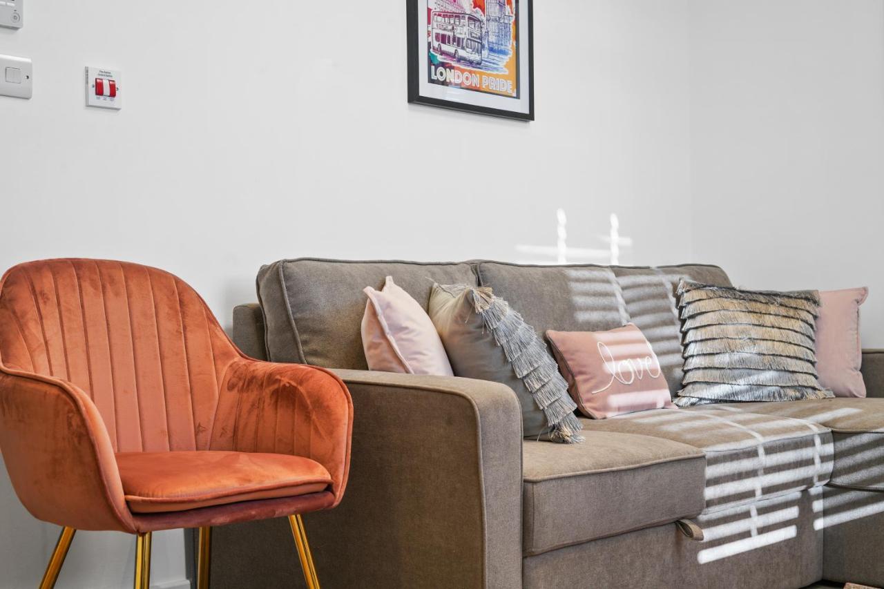 City Prime Apartments London Exteriör bild A sofa