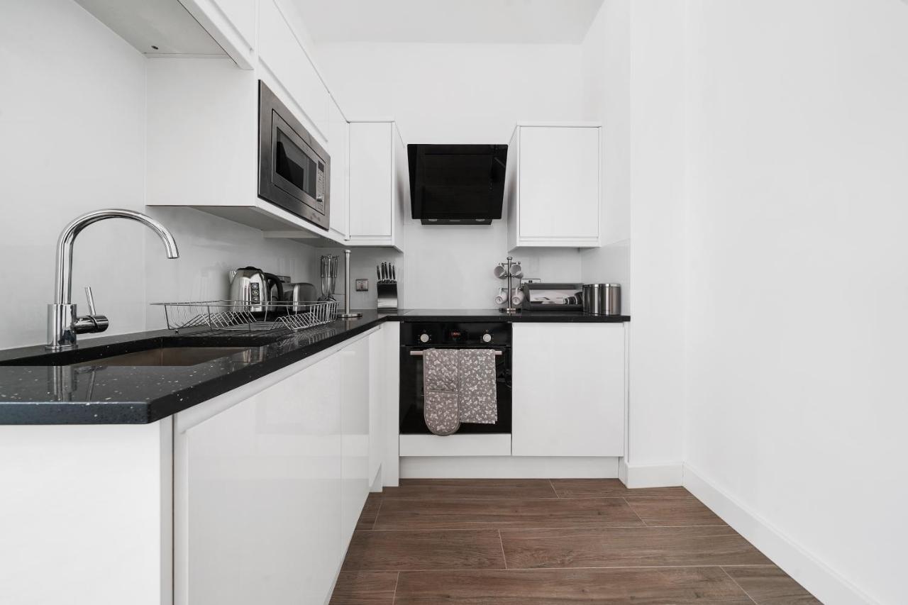 City Prime Apartments London Exteriör bild A typical kitchen in a student apartment