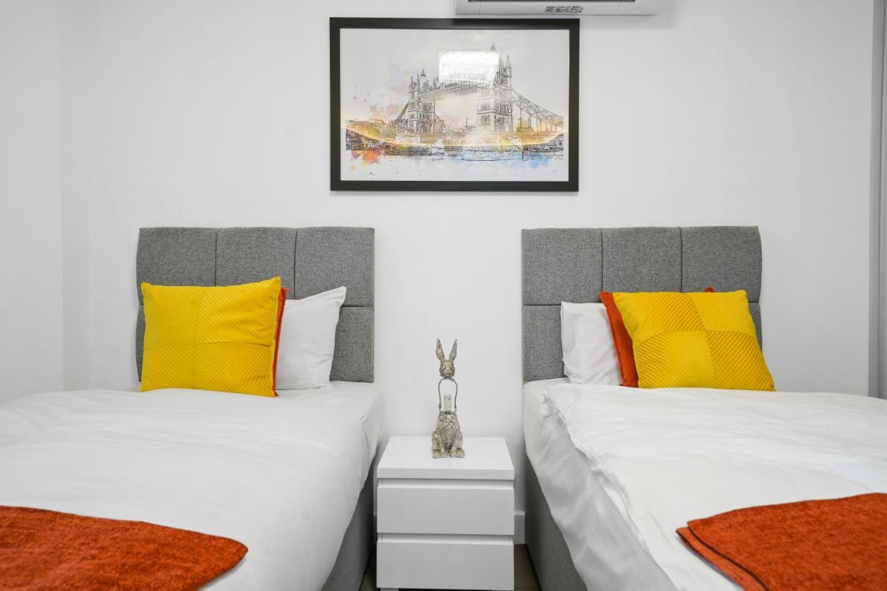 City Prime Apartments London Exteriör bild A bedroom at the hotel
